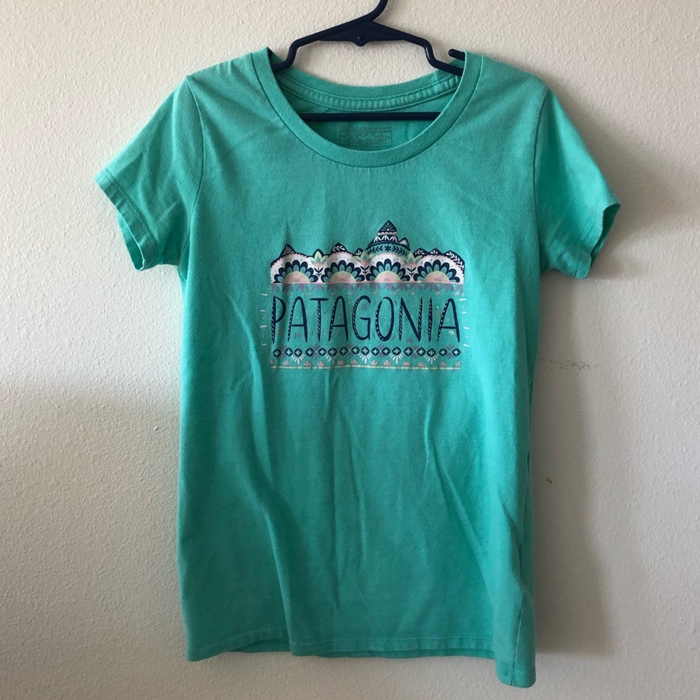 Printed Patagonia mint tee shirt S (7-8 yo)